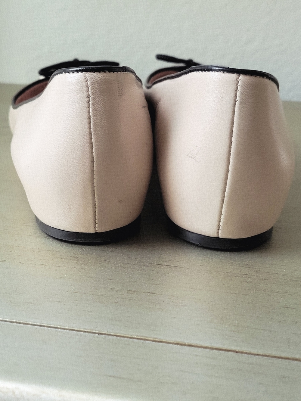 Stuart Weitzman Cream and Black Pointed Toe Bow Flats - Picture 4 of 13